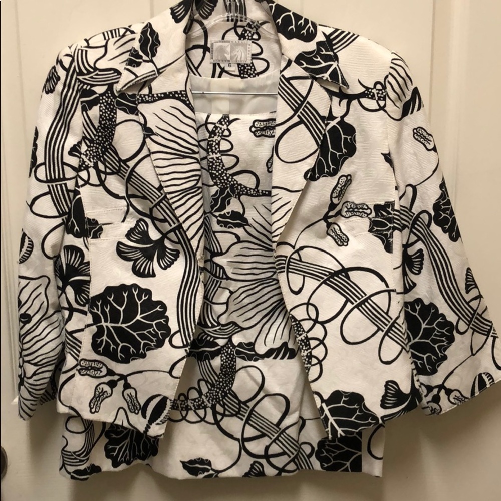 Dress/ suit